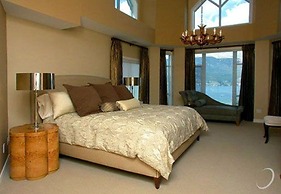 Sunset Waterfront Resort by DKRA