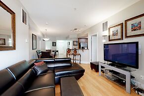 Sunset Waterfront Resort by DKRA