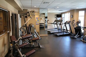 Sunset Waterfront Resort by DKRA