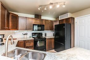 Sunset Waterfront Resort by DKRA