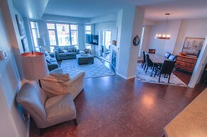 Sunset Waterfront Resort by DKRA