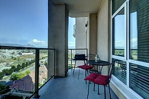 Sunset Waterfront Resort by DKRA