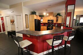 Sunset Waterfront Resort by DKRA