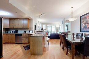 Sunset Waterfront Resort by DKRA