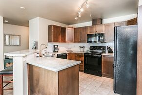 Sunset Waterfront Resort by DKRA