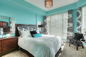 Sunset Waterfront Resort by DKRA