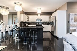 Sunset Waterfront Resort by DKRA