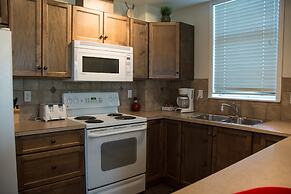 Sunset Waterfront Resort by DKRA