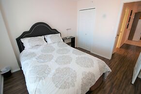 Sunset Waterfront Resort by DKRA