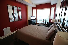 Sunset Waterfront Resort by DKRA