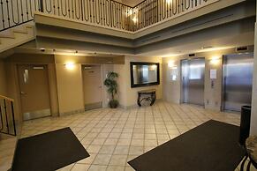 Sunset Waterfront Resort by DKRA