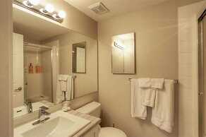 Sunset Waterfront Resort by DKRA