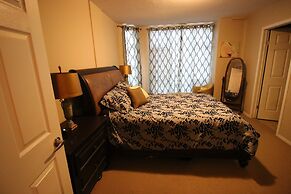 Sunset Waterfront Resort by DKRA