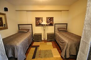 Sunset Waterfront Resort by DKRA