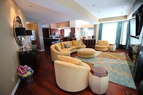 Sunset Waterfront Resort by DKRA