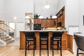 Sunset Waterfront Resort by DKRA