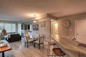 Sunset Waterfront Resort by DKRA