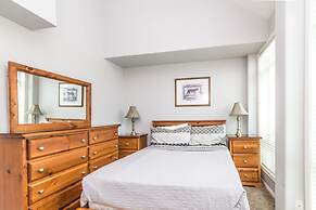 Sunset Waterfront Resort by DKRA