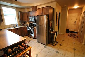 Sunset Waterfront Resort by DKRA