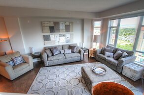 Sunset Waterfront Resort by DKRA