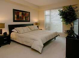 Sunset Waterfront Resort by DKRA