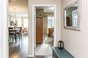 Sunset Waterfront Resort by DKRA