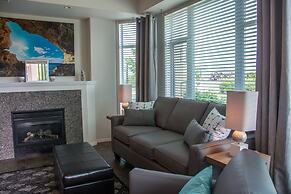 Sunset Waterfront Resort by DKRA