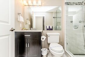 Sunset Waterfront Resort by DKRA