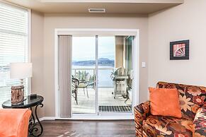 Sunset Waterfront Resort by DKRA