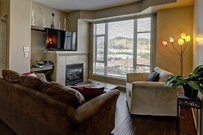 Sunset Waterfront Resort by DKRA