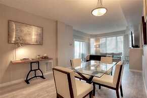 Sunset Waterfront Resort by DKRA