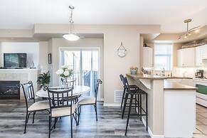 Sunset Waterfront Resort by DKRA