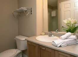 Sunset Waterfront Resort by DKRA