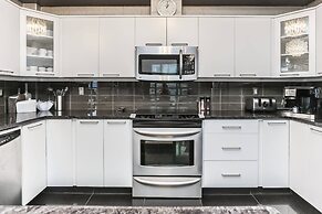 Sunset Waterfront Resort by DKRA