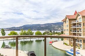 Sunset Waterfront Resort by DKRA