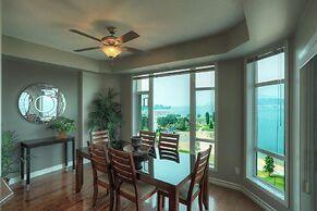 Sunset Waterfront Resort by DKRA