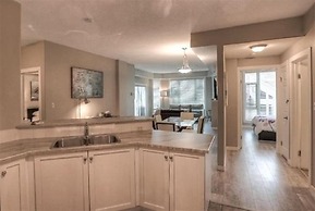 Sunset Waterfront Resort by DKRA