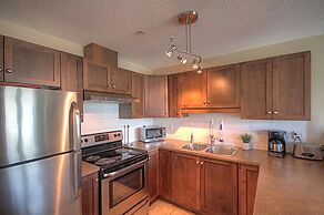 Sunset Waterfront Resort by DKRA