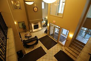 Sunset Waterfront Resort by DKRA