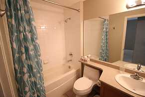 Sunset Waterfront Resort by DKRA