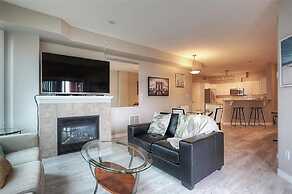 Sunset Waterfront Resort by DKRA