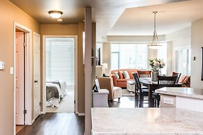 Sunset Waterfront Resort by DKRA