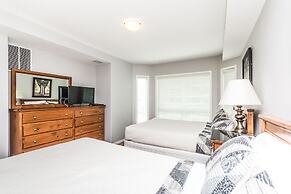 Sunset Waterfront Resort by DKRA