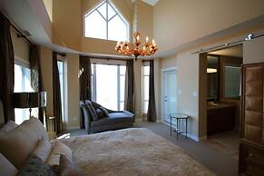 Sunset Waterfront Resort by DKRA