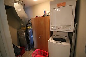 Sunset Waterfront Resort by DKRA