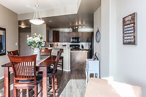 Sunset Waterfront Resort by DKRA