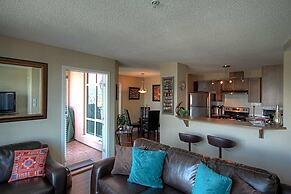 Sunset Waterfront Resort by DKRA