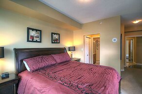 Sunset Waterfront Resort by DKRA