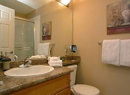 Sunset Waterfront Resort by DKRA