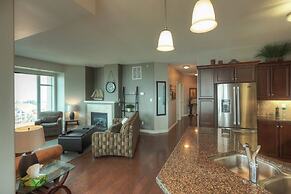 Sunset Waterfront Resort by DKRA